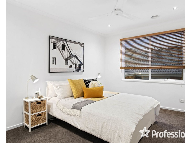 33 Freshfield Avenue, Mooroolbark VIC 3138