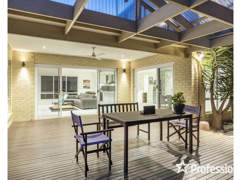 33 Freshfield Avenue, Mooroolbark VIC 3138