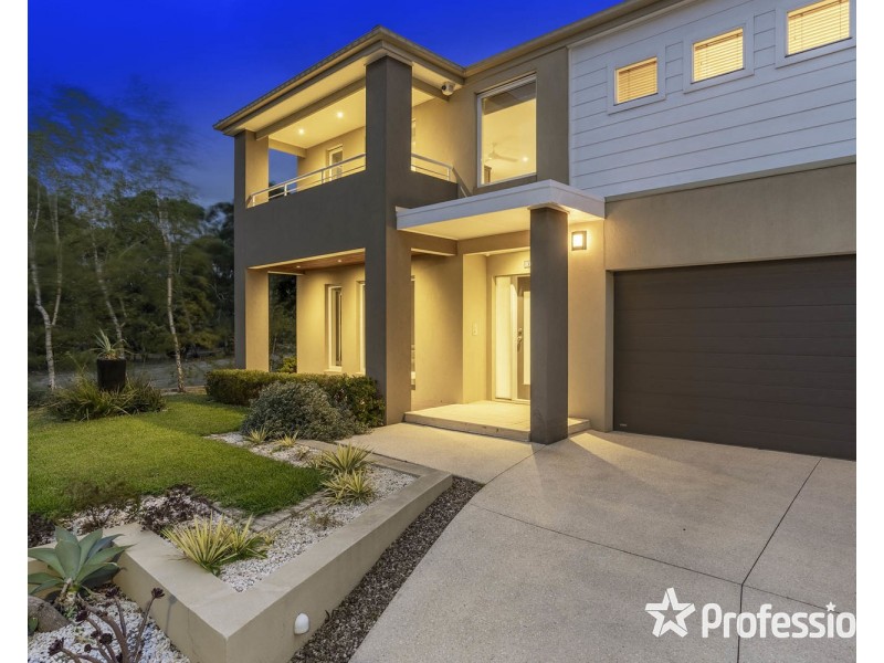 33 Freshfield Avenue, Mooroolbark VIC 3138