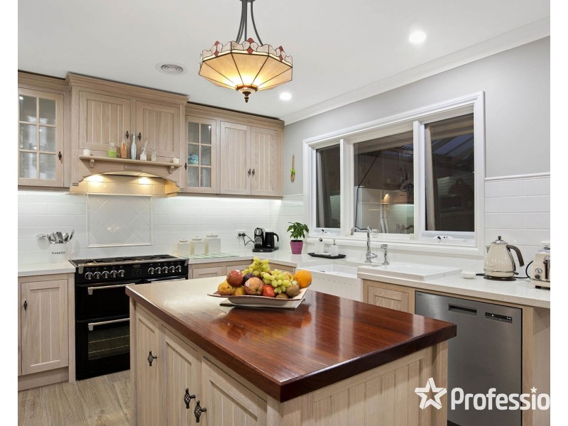 25 Selina Avenue, Mooroolbark VIC 3138