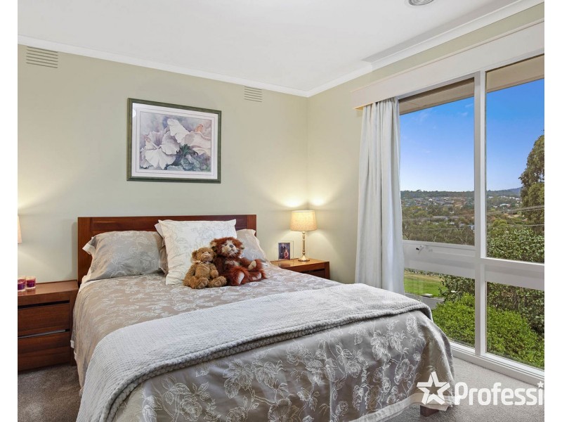 25 Selina Avenue, Mooroolbark VIC 3138