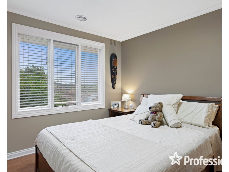 25 Selina Avenue, Mooroolbark VIC 3138