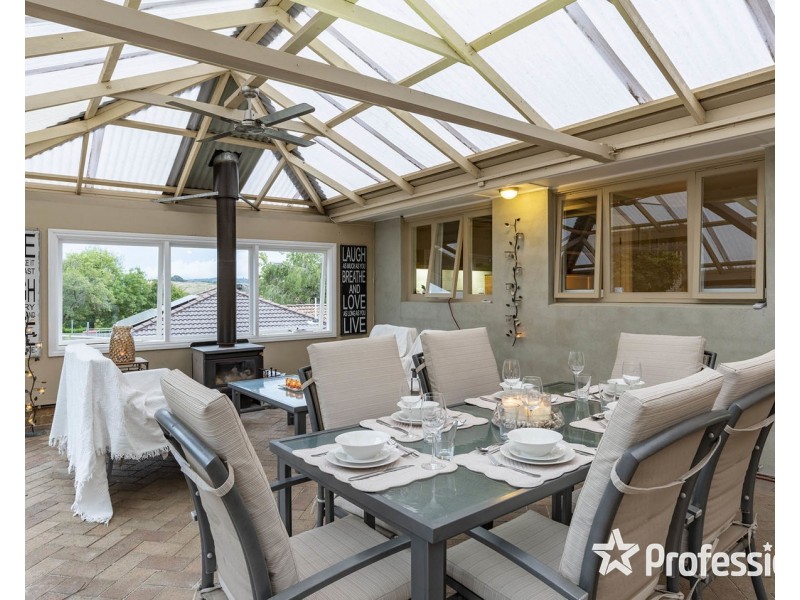 25 Selina Avenue, Mooroolbark VIC 3138