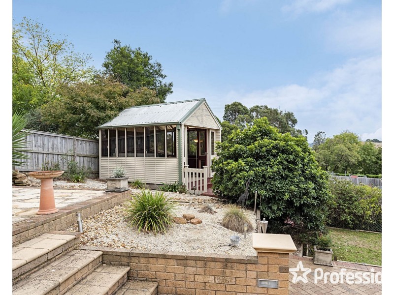 25 Selina Avenue, Mooroolbark VIC 3138
