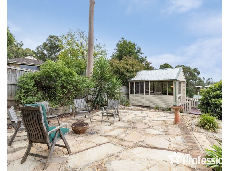 25 Selina Avenue, Mooroolbark VIC 3138