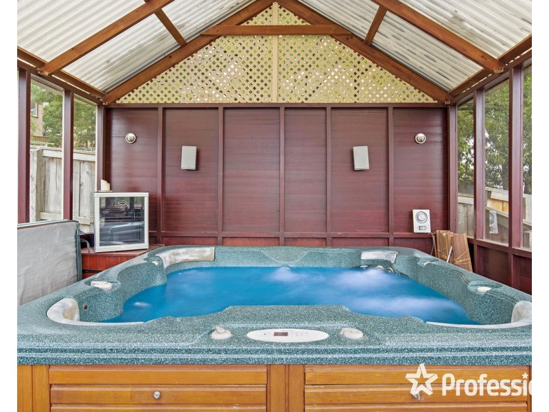 25 Selina Avenue, Mooroolbark VIC 3138