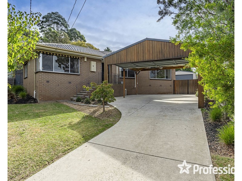 11 Lansell Road, Mooroolbark VIC 3138