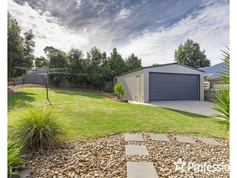11 Lansell Road, Mooroolbark VIC 3138