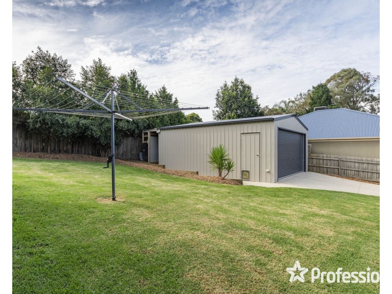 11 Lansell Road, Mooroolbark VIC 3138