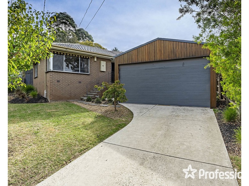 11 Lansell Road, Mooroolbark VIC 3138