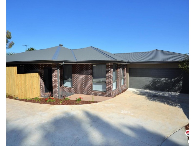 2A Akima Terrace, Mooroolbark VIC 3138