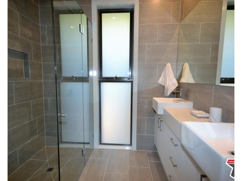 2A Akima Terrace, Mooroolbark VIC 3138