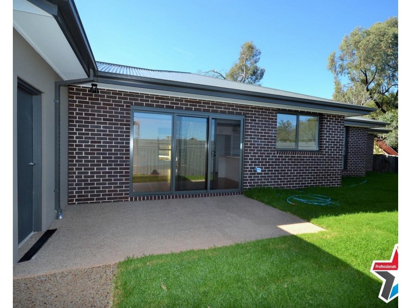2A Akima Terrace, Mooroolbark VIC 3138