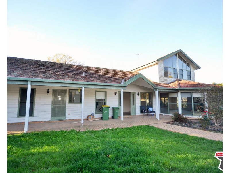 2 Summit Court, Mooroolbark VIC 3138