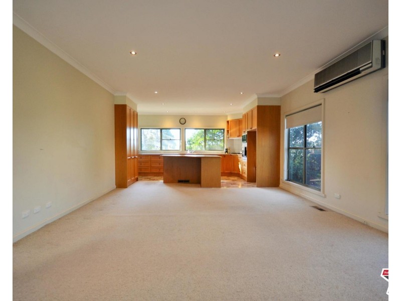 2 Summit Court, Mooroolbark VIC 3138