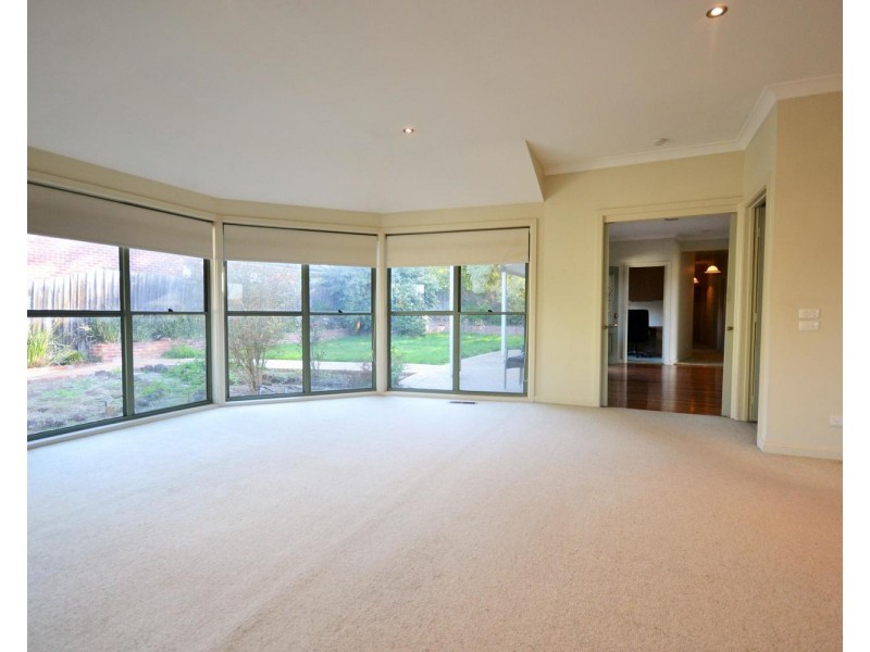 2 Summit Court, Mooroolbark VIC 3138