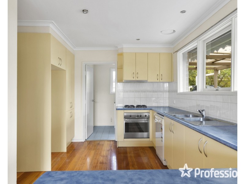 51 Longfellow Avenue, Mooroolbark VIC 3138