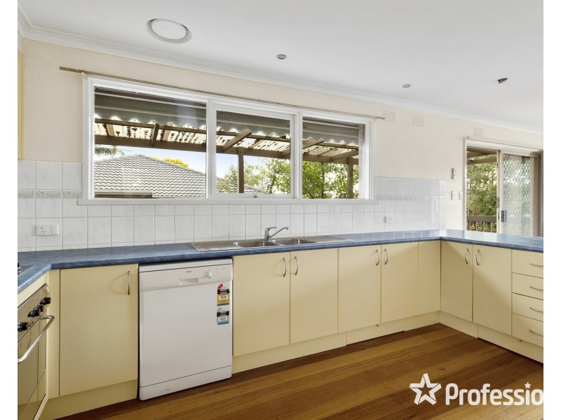 51 Longfellow Avenue, Mooroolbark VIC 3138