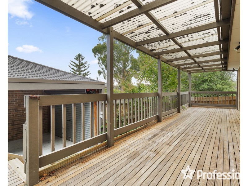 51 Longfellow Avenue, Mooroolbark VIC 3138