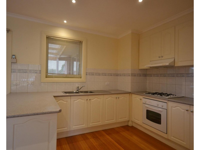 2/4 Cullis Parade, Bayswater VIC 3153