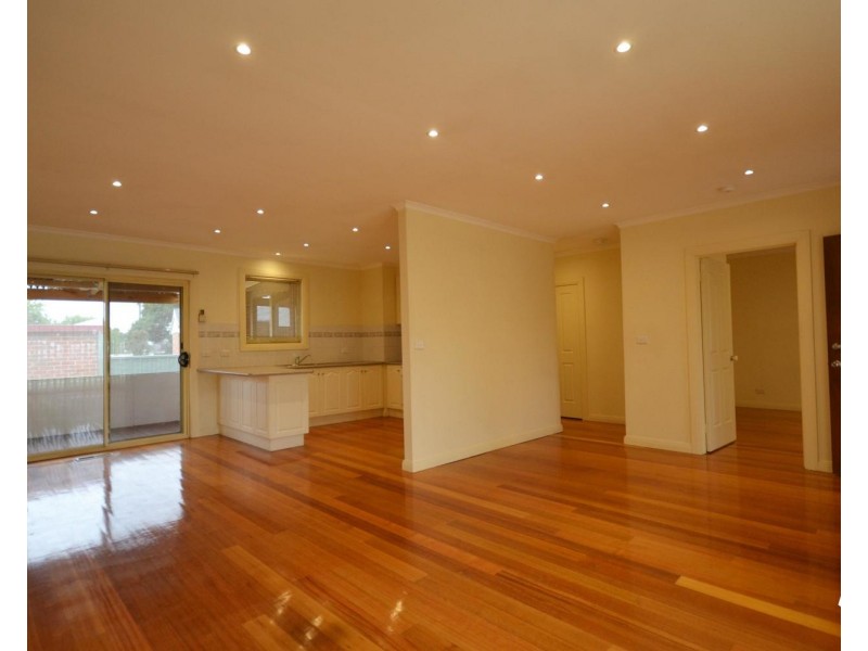 2/4 Cullis Parade, Bayswater VIC 3153