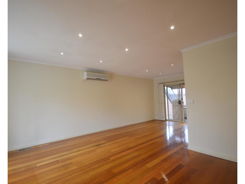 2/4 Cullis Parade, Bayswater VIC 3153