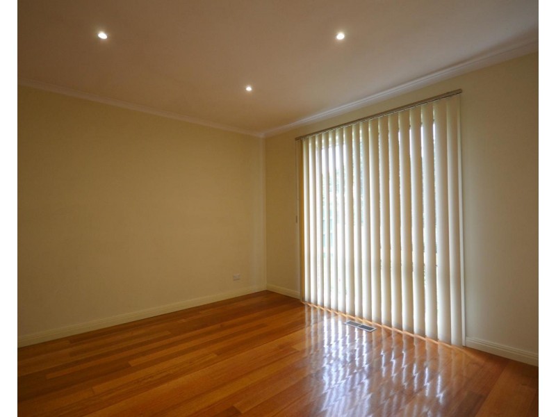 2/4 Cullis Parade, Bayswater VIC 3153