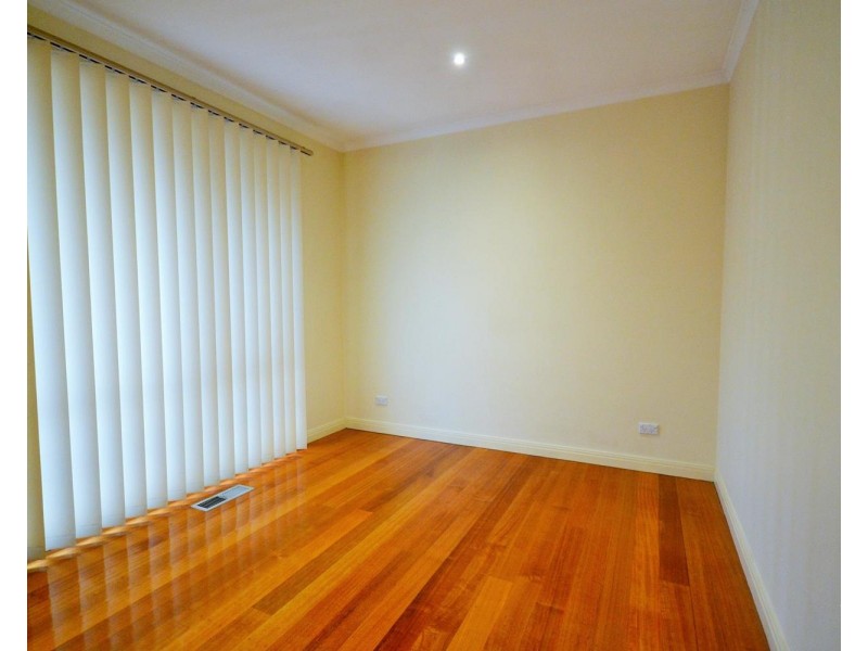 2/4 Cullis Parade, Bayswater VIC 3153