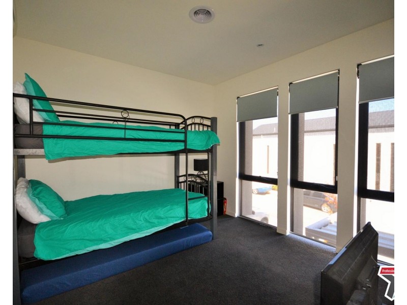 63 Belsay Chase, Chirnside Park VIC 3116