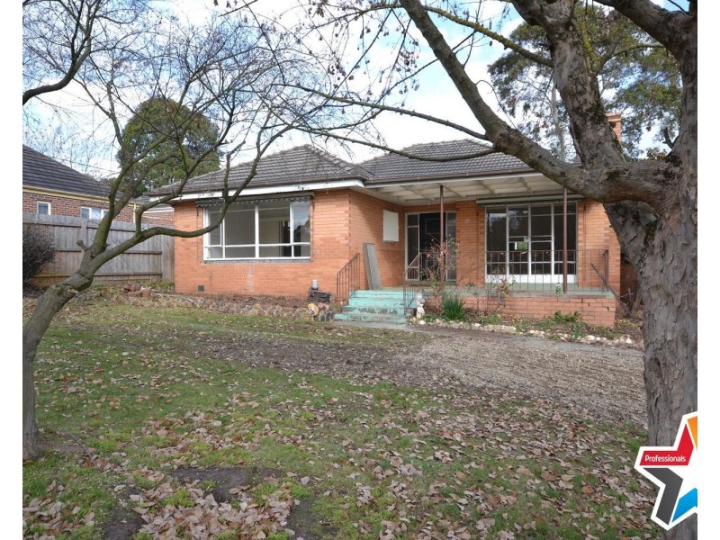 14 Charles Street, Mooroolbark VIC 3138