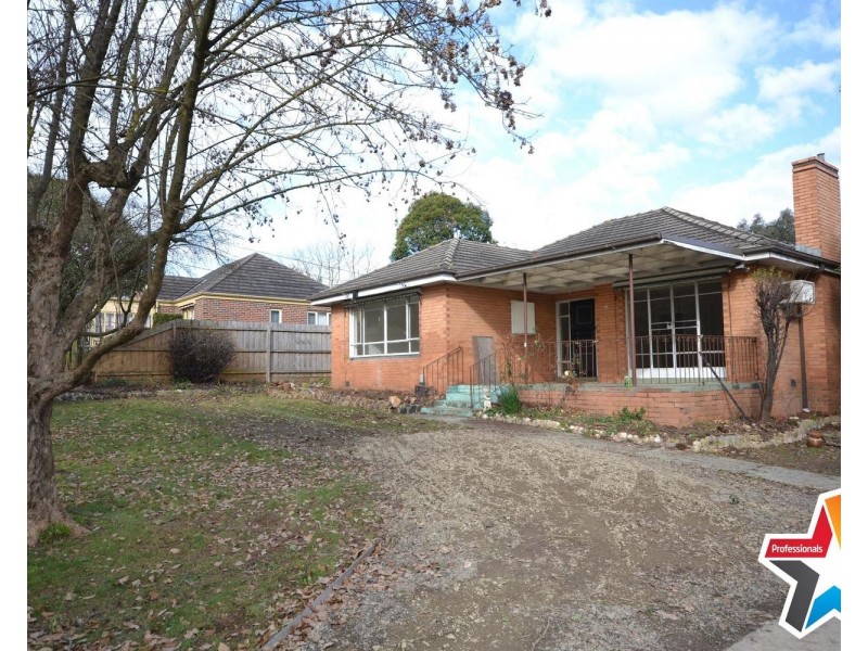 14 Charles Street, Mooroolbark VIC 3138