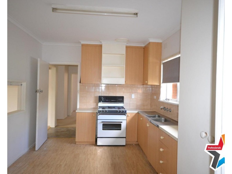 14 Charles Street, Mooroolbark VIC 3138