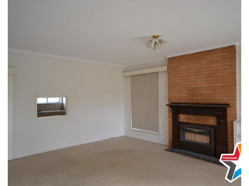 14 Charles Street, Mooroolbark VIC 3138
