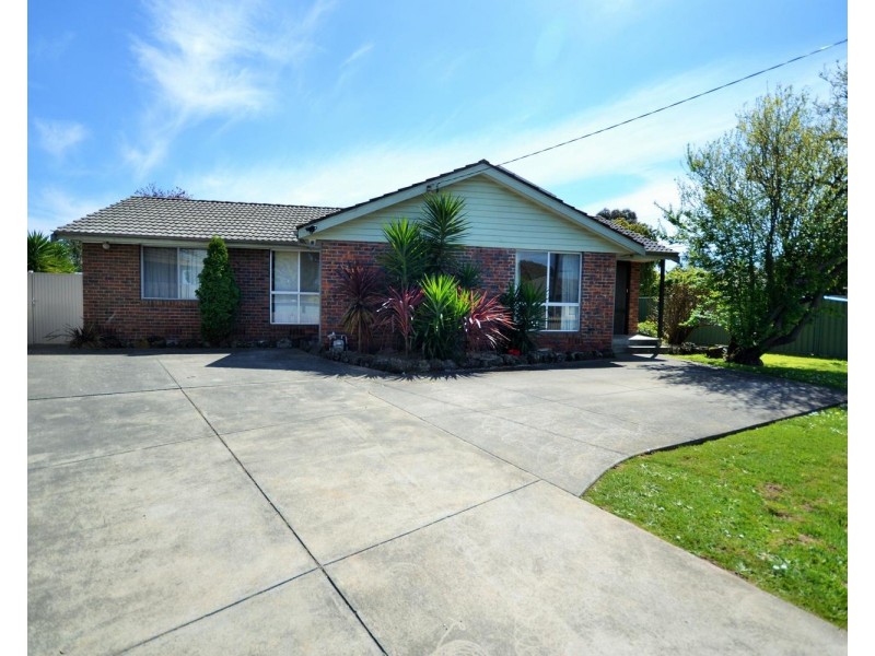 11 Lightwood Drive, Ferntree Gully VIC 3156