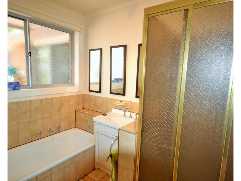 11 Lightwood Drive, Ferntree Gully VIC 3156