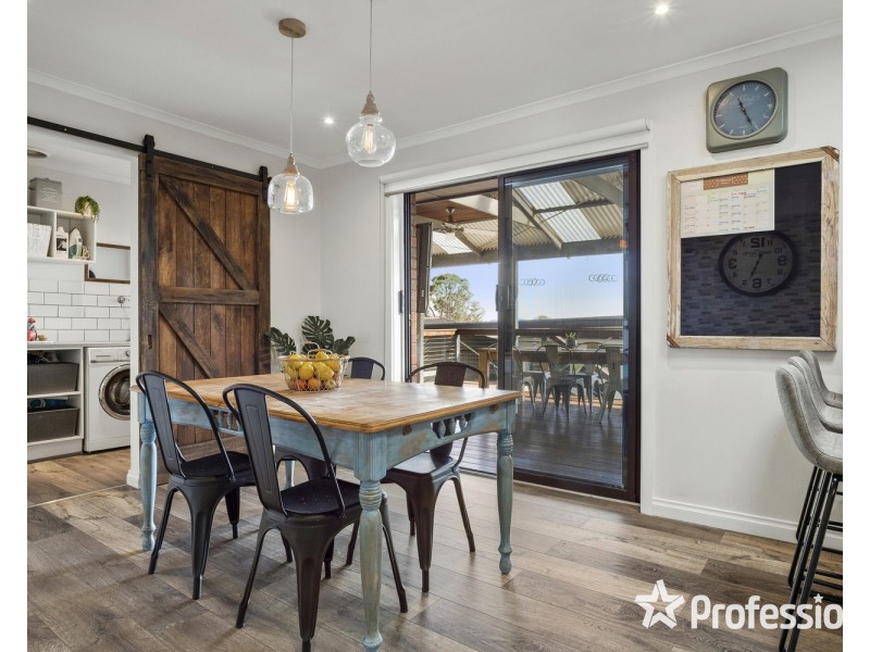 8 Barbara Court, Mooroolbark VIC 3138