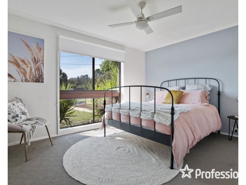 8 Barbara Court, Mooroolbark VIC 3138