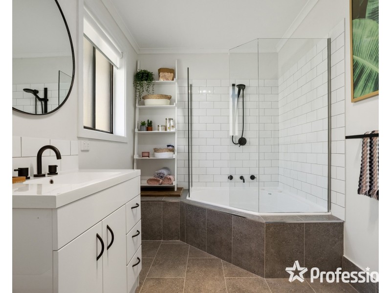 8 Barbara Court, Mooroolbark VIC 3138