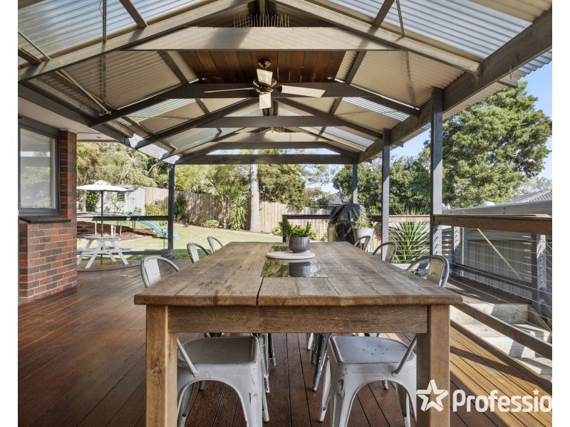 8 Barbara Court, Mooroolbark VIC 3138