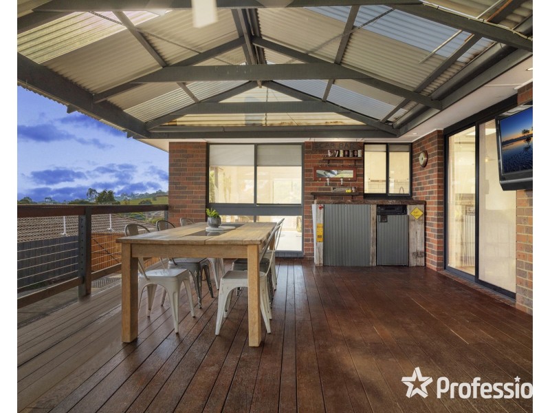 8 Barbara Court, Mooroolbark VIC 3138