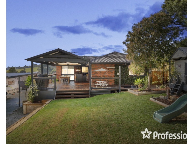 8 Barbara Court, Mooroolbark VIC 3138