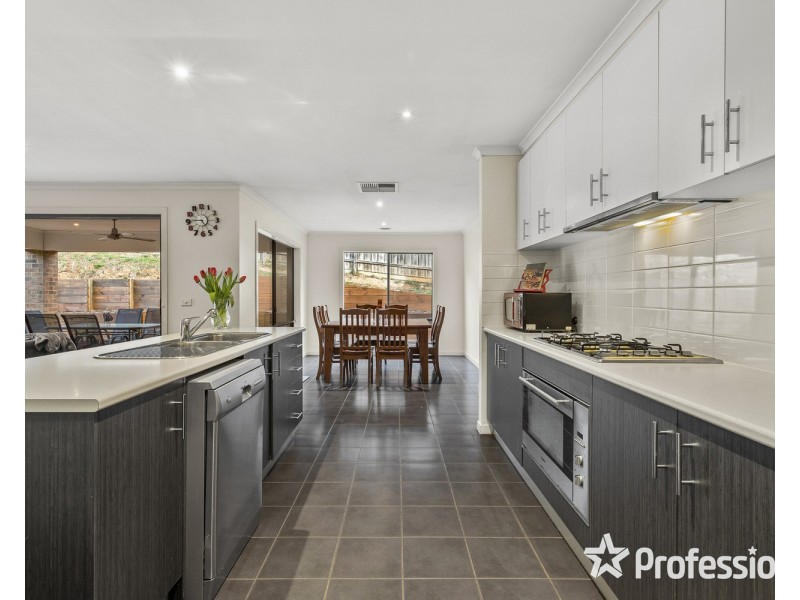 2 Sirocco Court, Wandin North VIC 3139