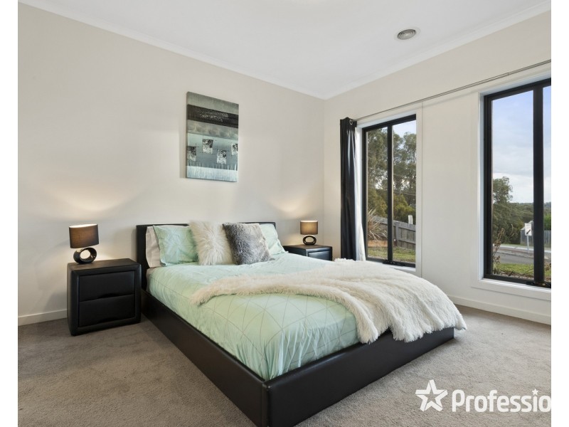 2 Sirocco Court, Wandin North VIC 3139