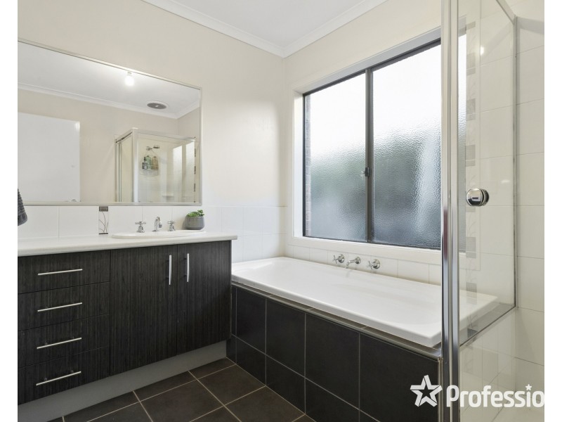 2 Sirocco Court, Wandin North VIC 3139