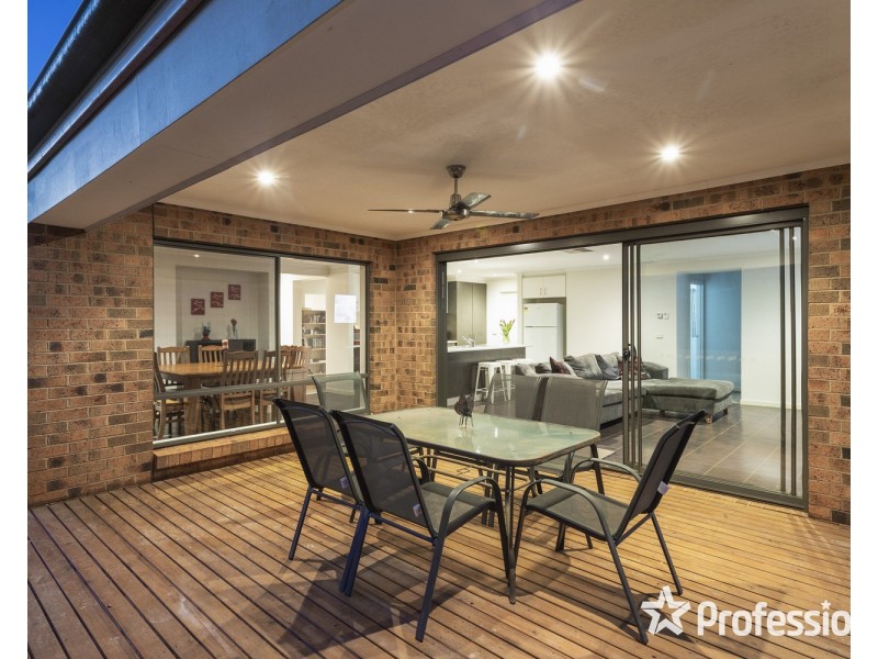 2 Sirocco Court, Wandin North VIC 3139