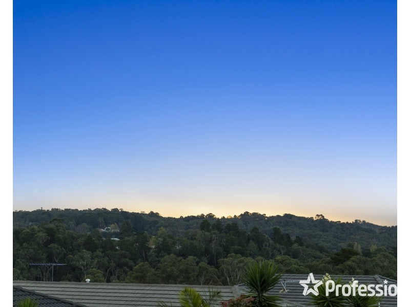 2 Sirocco Court, Wandin North VIC 3139