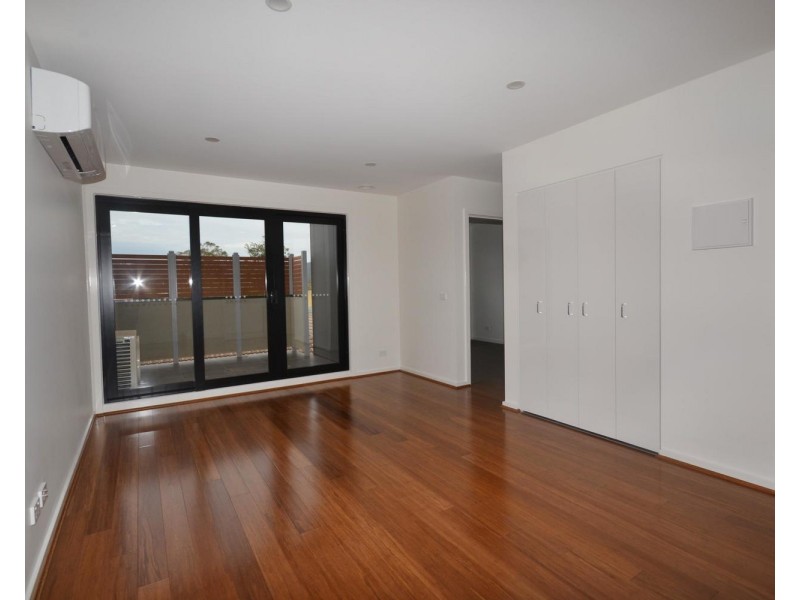 102/18 Myrtle Street, Bayswater VIC 3153