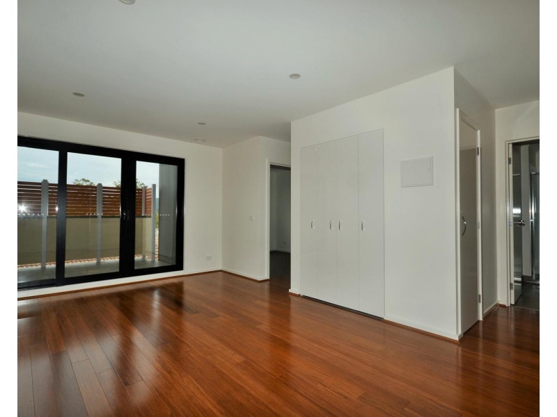 102/18 Myrtle Street, Bayswater VIC 3153