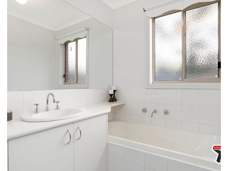 3 Bonnie View Road, Croydon VIC 3136