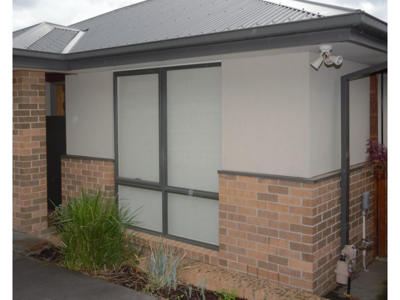 2/6 Bridges Avenue, Mooroolbark VIC 3138